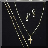 J01. Gold jewelry 